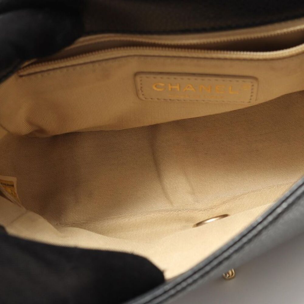 Chanel Matelasse Leather Shoulder Bag - Picture 5 of 9